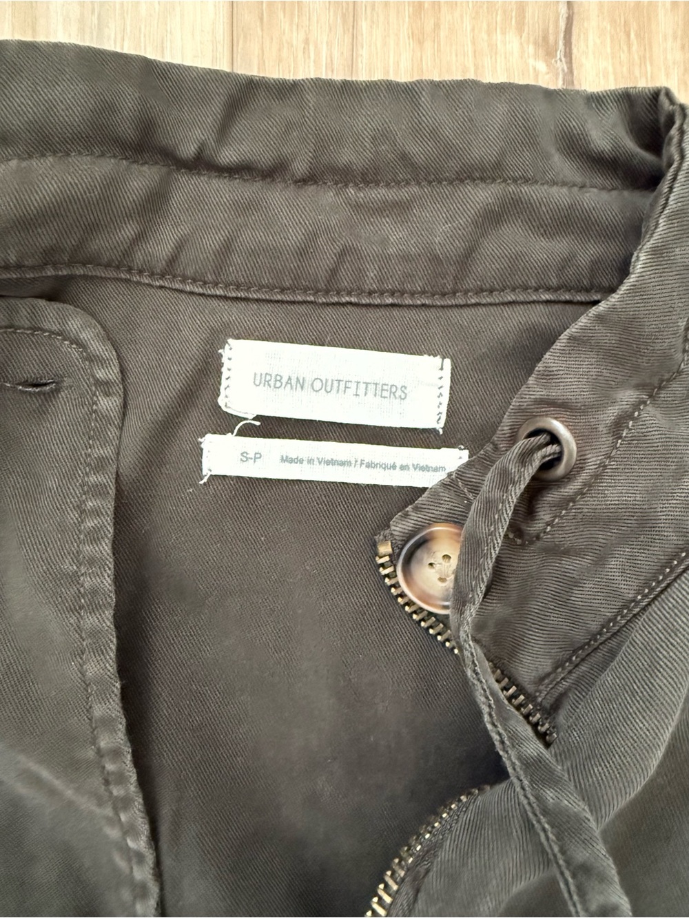urban outfitters green cargo jacket - Picture 2 of 4